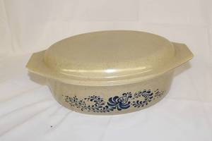 lot 158 image: Pyrex casserole dish