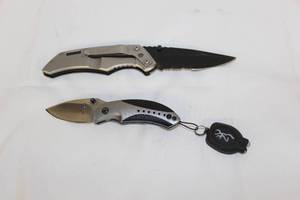 lot 168 image: Wallet and Knives