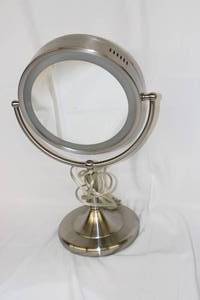 lot 167 image: Swiveling Makeup Mirror