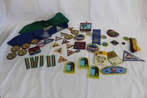 lot 185 image: Vintage Boy Scout & Girls Scout Items