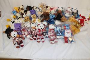 lot 221 image: Beanie Babies and misc. Stuffed Animals