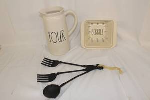 lot 242 image: kitchen dcor