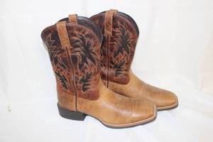 lot 244 image: Ariat Boots