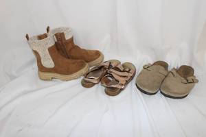 lot 250 image: shoes