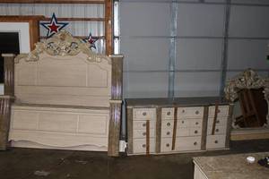 lot 275 image: 6 Piece Ashley Furniture Bedroom Set
