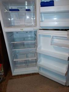 lot 21 image: MAYTAG REFRIDERATORFREEZER