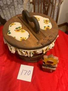 lot 170 image: SUNFLOWER BIG SEWING BASKET