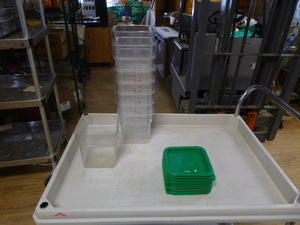 9 Cambro Containers with Lids