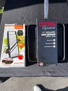 lot 8 image: Professional Gormet Chef Slicer and 11 Cooks Signature Square Hard Anodized Grill Pan