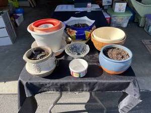 lot 12 image: Ceramic and Plastic Flower Pots