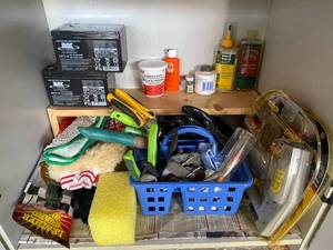 lot 31 image: Garden Tools 2MK Powered BatteriesCorded Electric Stapler Detailing Gloves for Cars Bathroom Repair Supplies
