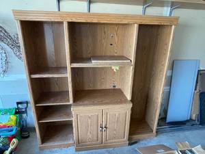 lot 33 image: TV Entertainment Stand