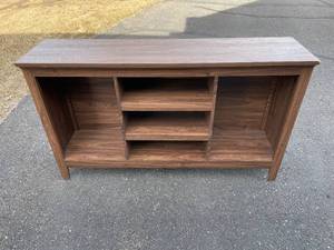 lot 37 image: Entertainment Center