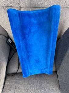 lot 56 image: Tested and Working Power Lift Recliner  Blue Leg Rest