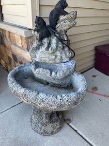 lot 85 image: Powered Fountain Bird Bath with Two Black Bears on Top - Untested