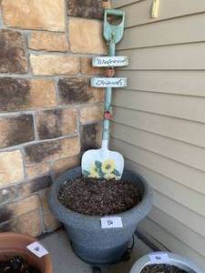 lot 86 image: 3 Flowerpots Various Sizes