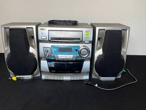 lot 226 image: Sanyo CD Player & 2 Deck Tape Player w 2 Speakers - works