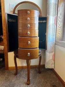 lot 231 image: Jewelry Chest 2Side Drawers & 6 Drawers 17.5 w x 39.5 t x 11 d
