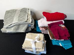 lot 239 image: Lot of Large, Medium & Small Towels