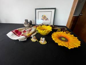 lot 267 image: 15x12 Framed Sunflower Babies, Sunflower Bowl, Sunflower Towels, Live Well Wall Hanging, Mini Snail Figurines & Frog Figurine
