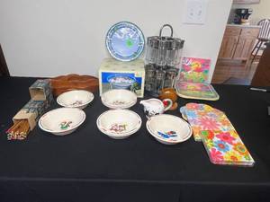 lot 338 image: 8 Plastic Kellogg Cereal Bowls, Creamer w Cats, Matching Paper Plates & Napkin Sets, Spice Rack, VTG Matches, Wooden Napkin Holder, Candle Bowl w 3 Floating Candles