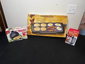 lot 340 image: Nonstick Omlet Pan, Pancake Batter Dispensor, Presto Griddle