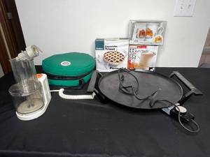 lot 403 image: Black Angus Grill, Black & Decker Handy Short Cut, Insulated Carry Out w Casserole Dish, Cat Mug & Coaster Tray, Expandable Trivet, Gravy Thermal Server