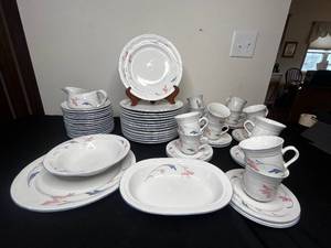lot 290 image: Set of Avonlea Oven to Table Microwaveable Safe China - Made in China