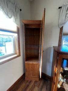 lot 306 image: Corner Curio Cabinet w 3 Glass & 1 Wood Shelves - Glass Front Door and Wood Door on Bottom - Lights Up (works)