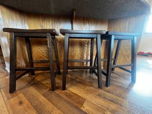 lot 422 image: Three Brown Wooden Bar Stools 24T x 17.5W