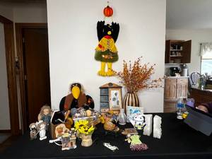 lot 431 image: Huge Home Decor Lot Inc Brown Striped Vase w Orange Flowers, TiKi Bookends (genuine onyx from Mexico), Water Can, Duck w Pumpkin, Bride & Groom Figurines, Ceramic Lighted Quilt Shop & Much More