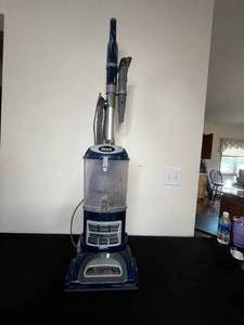 lot 441 image: Shark Navigator Lift Away Plus Vacuum