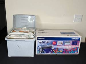 lot 417 image: Brother Scan N Cut CM550DX & Tote of Misc Quilting Patterns