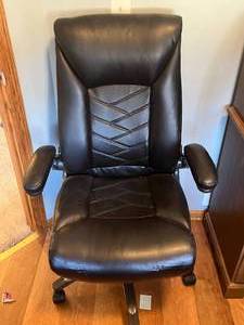 lot 122 image: Black Office Chair on Wheels - Minor RipsTears in Leather on Front