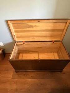 lot 124 image: VTG Wood Trunk 30x17
