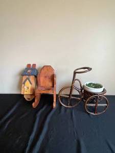 lot 169 image: Indoor Planters and Birdhouse Decor