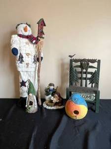 lot 174 image: Various Winter Themed Home Decor and Birdhouses