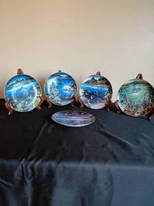 lot 180 image: The Danbury Mint Underwater Paradise Collection by Robert Lyn Nelson - 5 Plates
