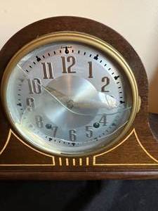 lot 185 image: VTG Plymouth Clock Company Mantle Clock - broken glass, non-functional, VTG Oil Painting