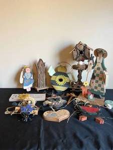 lot 188 image: Wooden Home Decor Lot