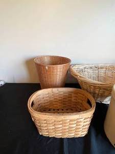 lot 190 image: Lot of Baskets and Ceramic Port Lucie PotPlanter