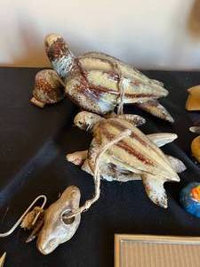 lot 196 image: Various Duck, Turtle and Other Animal Themed Home Decor, Picture Frames and Mini Flags