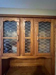 lot 200 image: Hutch with Glass Shelving and Glass Top Doors
