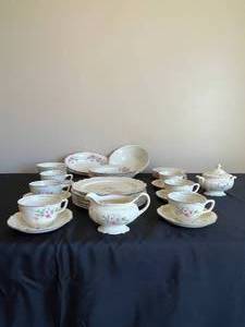 lot 220 image: Homer Laughlin Virginia House China Set