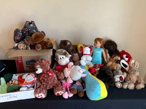 lot 356 image: Dolls, Stuffed Animals and Various Doll Clothes