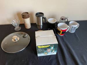 lot 391 image: 4 Striptease Highball Glasses  Kitchenware  Coffee Mugs  Syrup Server