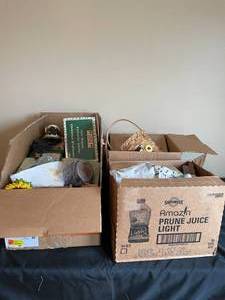lot 469 image: Home Decor and Kitchen Items - Mini Teapot Collector Series Christmas Birdhouse in Box