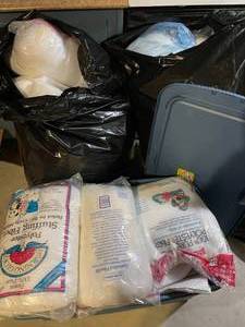 lot 474 image: Lot of Polyester Stuffing Fiber