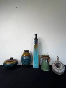 lot 262 image: Lot of Decorative Pottery Inc 19 Vase - 5 pcs