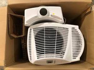 AIRCARE 3.6-Gal. Evaporative Humidifier for 3,600 sq. ft.  Customer Returns See Pictures